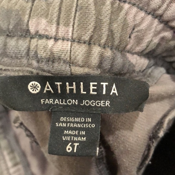 Athleta Forallon Jogger Size Medium Olive Green Camo Camouflage - Picture 9 of 10